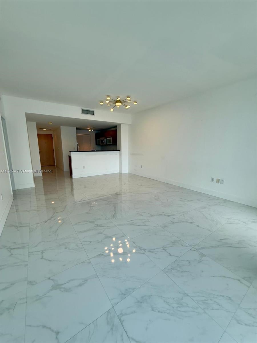244 Biscayne Blvd #2305, Miami FL 33132