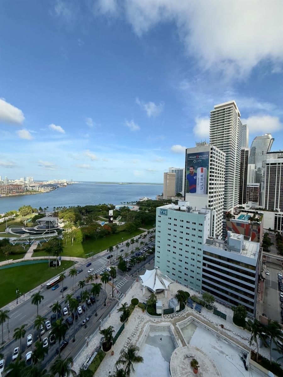 244 Biscayne Blvd #2305, Miami FL 33132