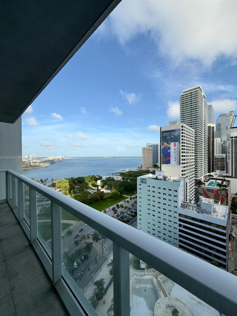 244 Biscayne Blvd #2305, Miami FL 33132
