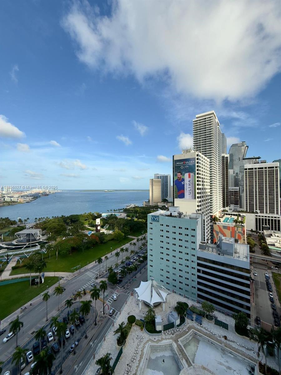 244 Biscayne Blvd #2305, Miami FL 33132