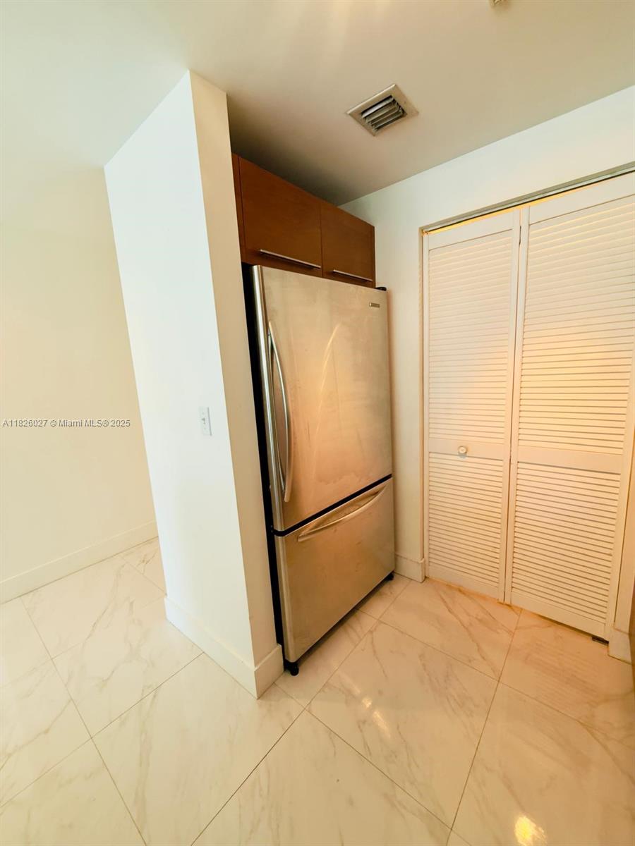 244 Biscayne Blvd #2305, Miami FL 33132