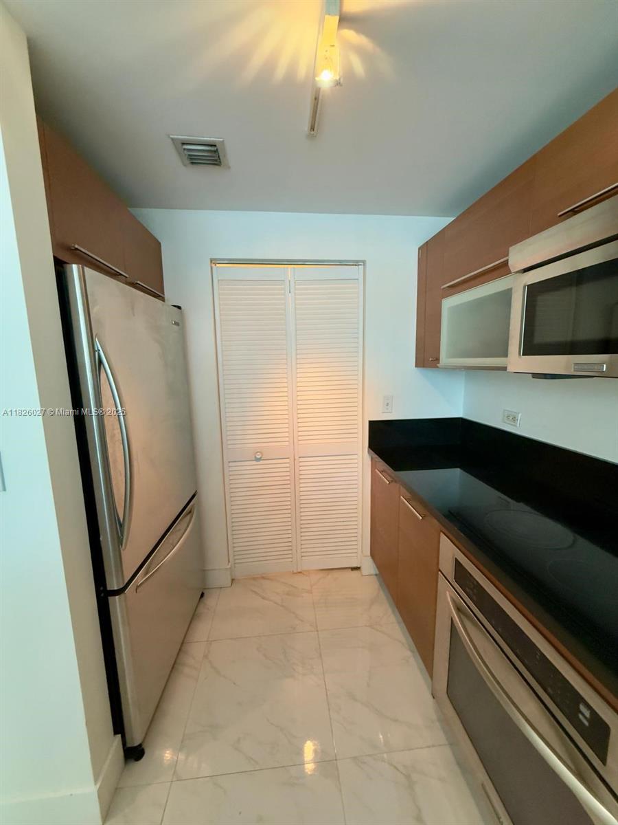244 Biscayne Blvd #2305, Miami FL 33132