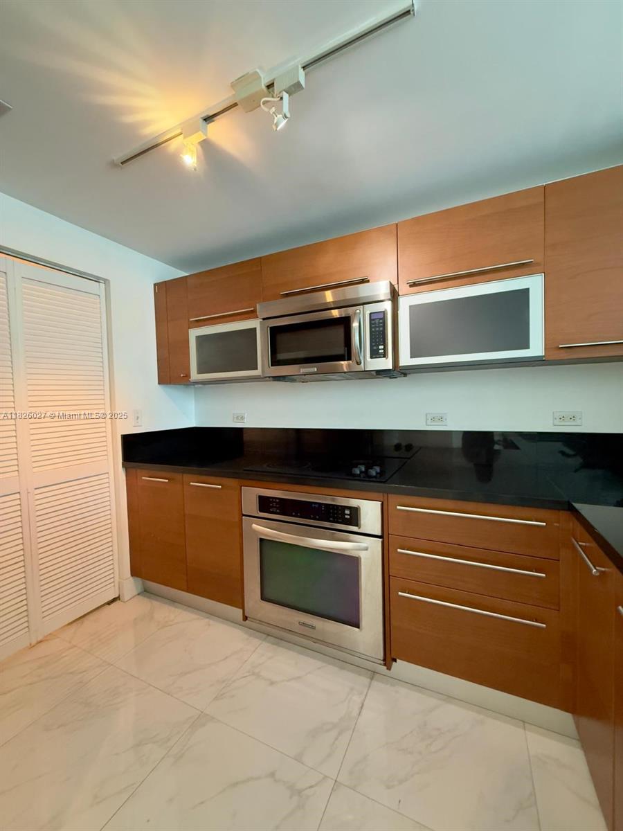 244 Biscayne Blvd #2305, Miami FL 33132