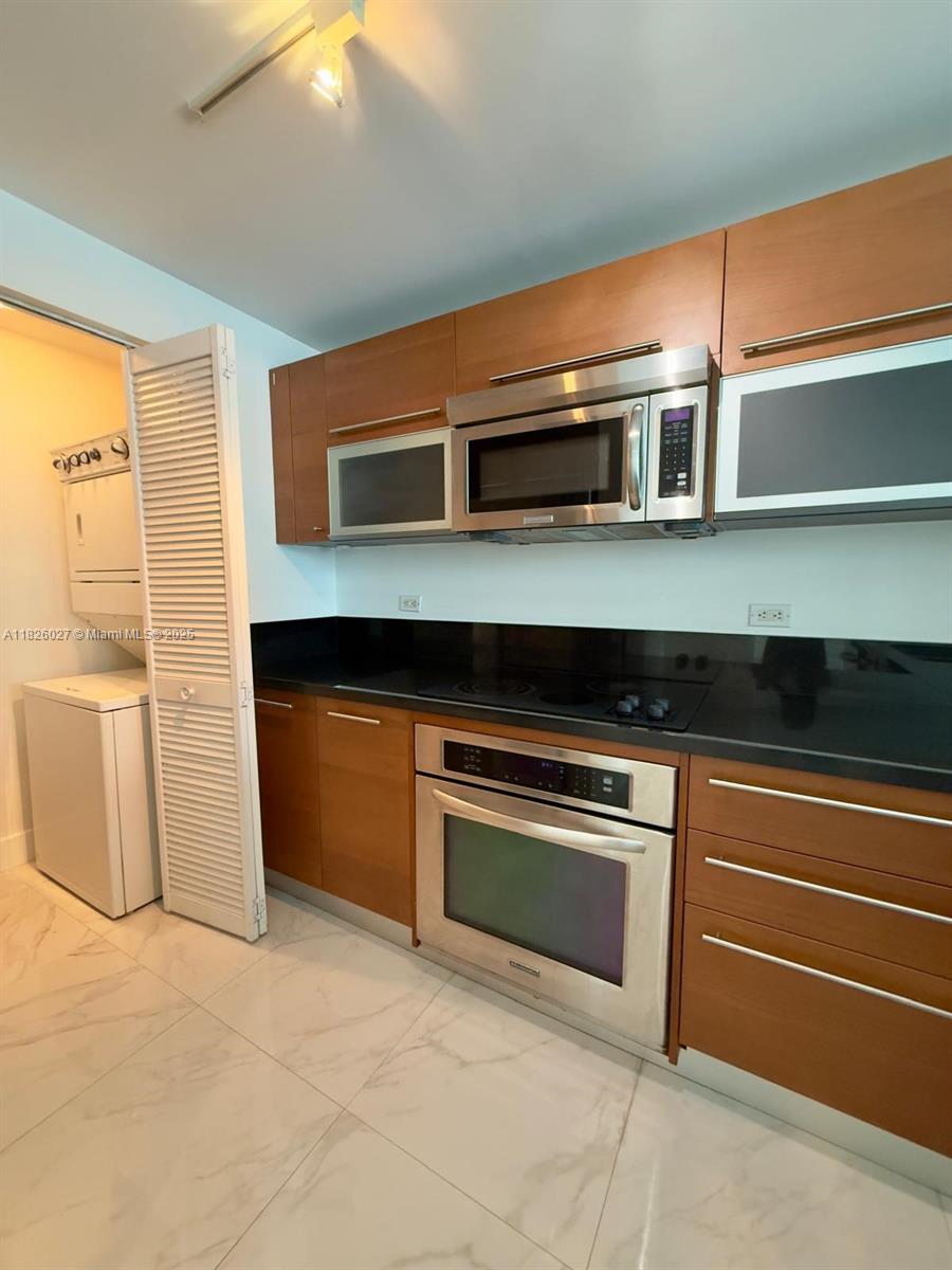 244 Biscayne Blvd #2305, Miami FL 33132