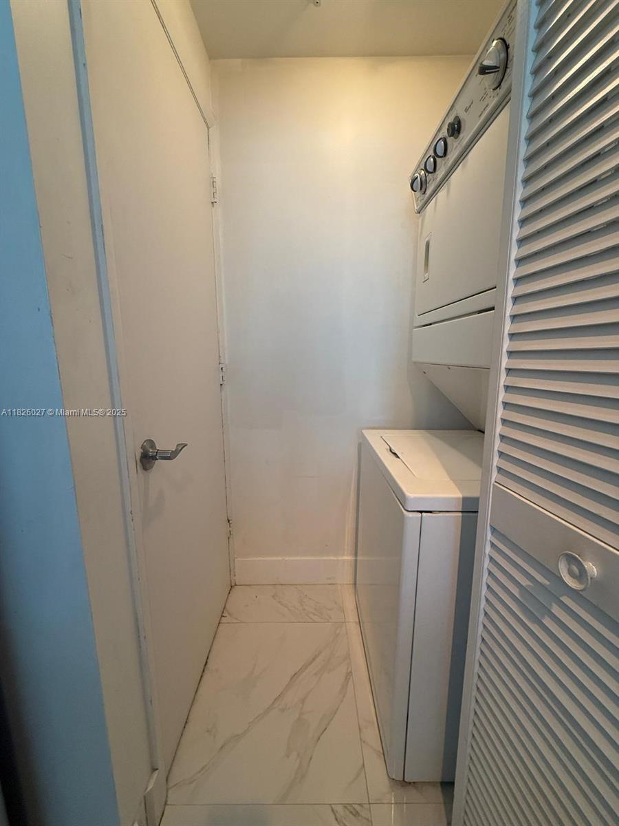 244 Biscayne Blvd #2305, Miami FL 33132