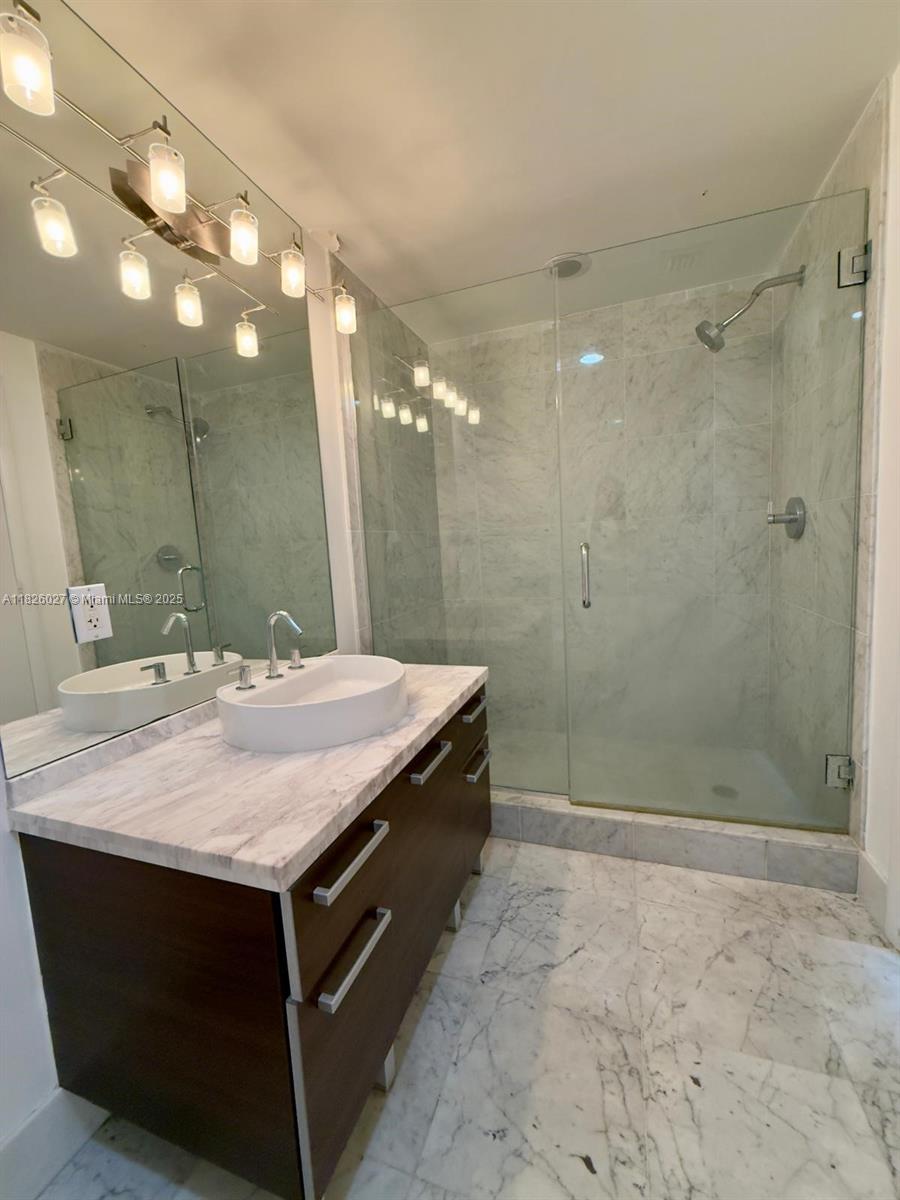 244 Biscayne Blvd #2305, Miami FL 33132
