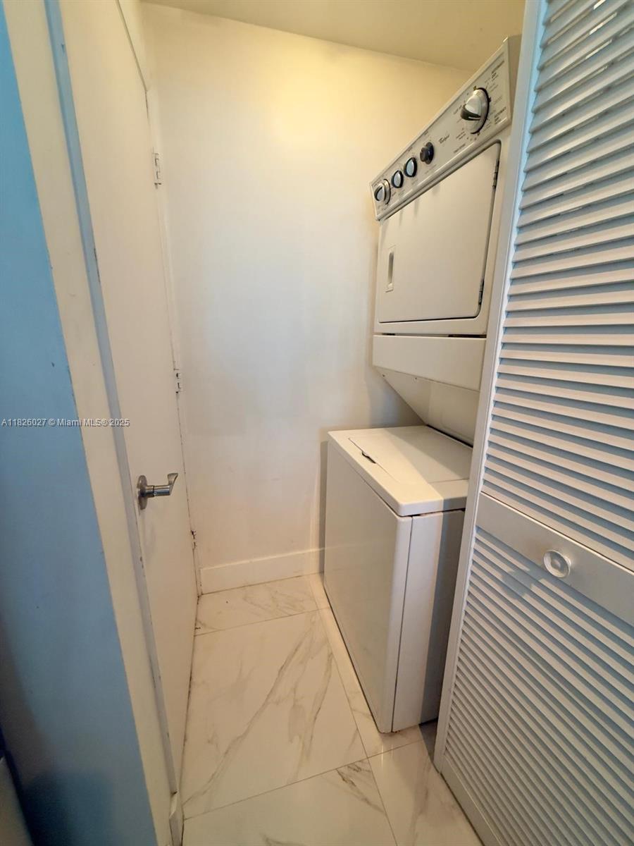 244 Biscayne Blvd #2305, Miami FL 33132