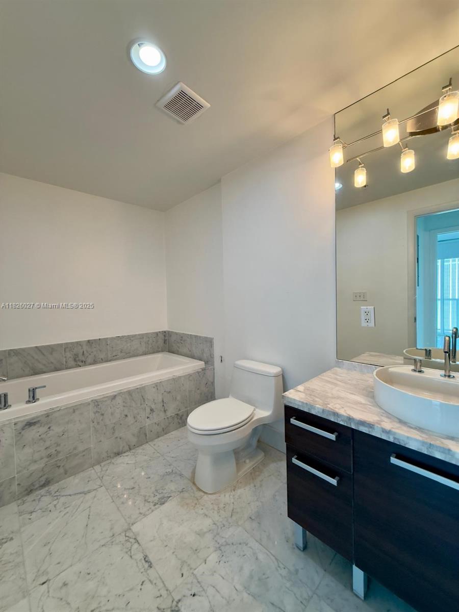 244 Biscayne Blvd #2305, Miami FL 33132