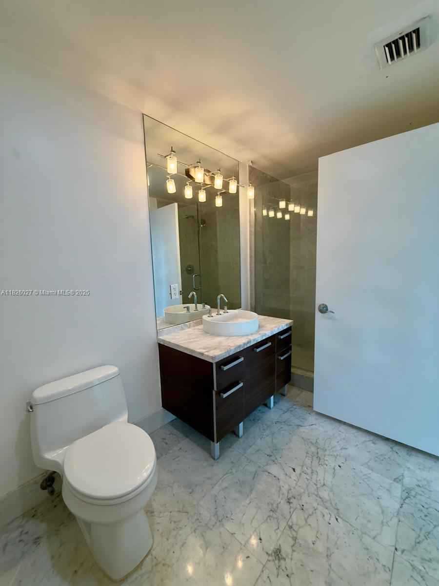 244 Biscayne Blvd #2305, Miami FL 33132