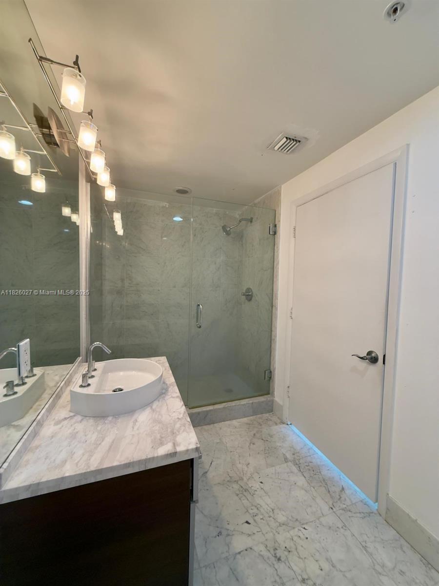 244 Biscayne Blvd #2305, Miami FL 33132