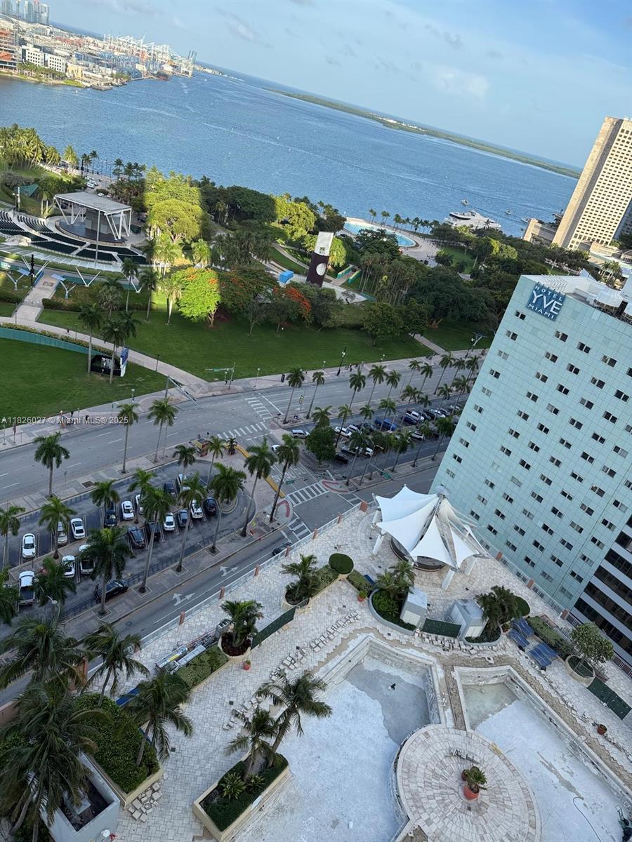 244 Biscayne Blvd #2305, Miami FL 33132