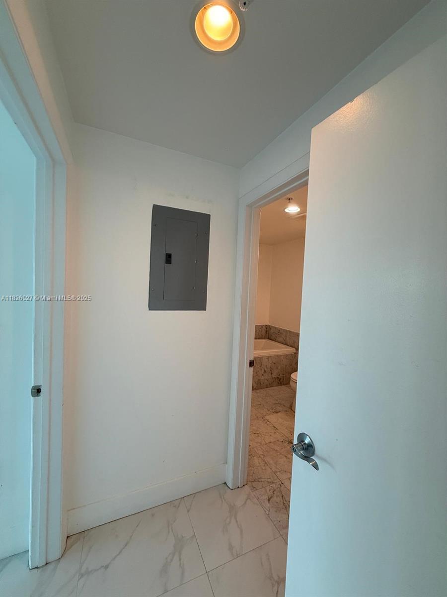 244 Biscayne Blvd #2305, Miami FL 33132