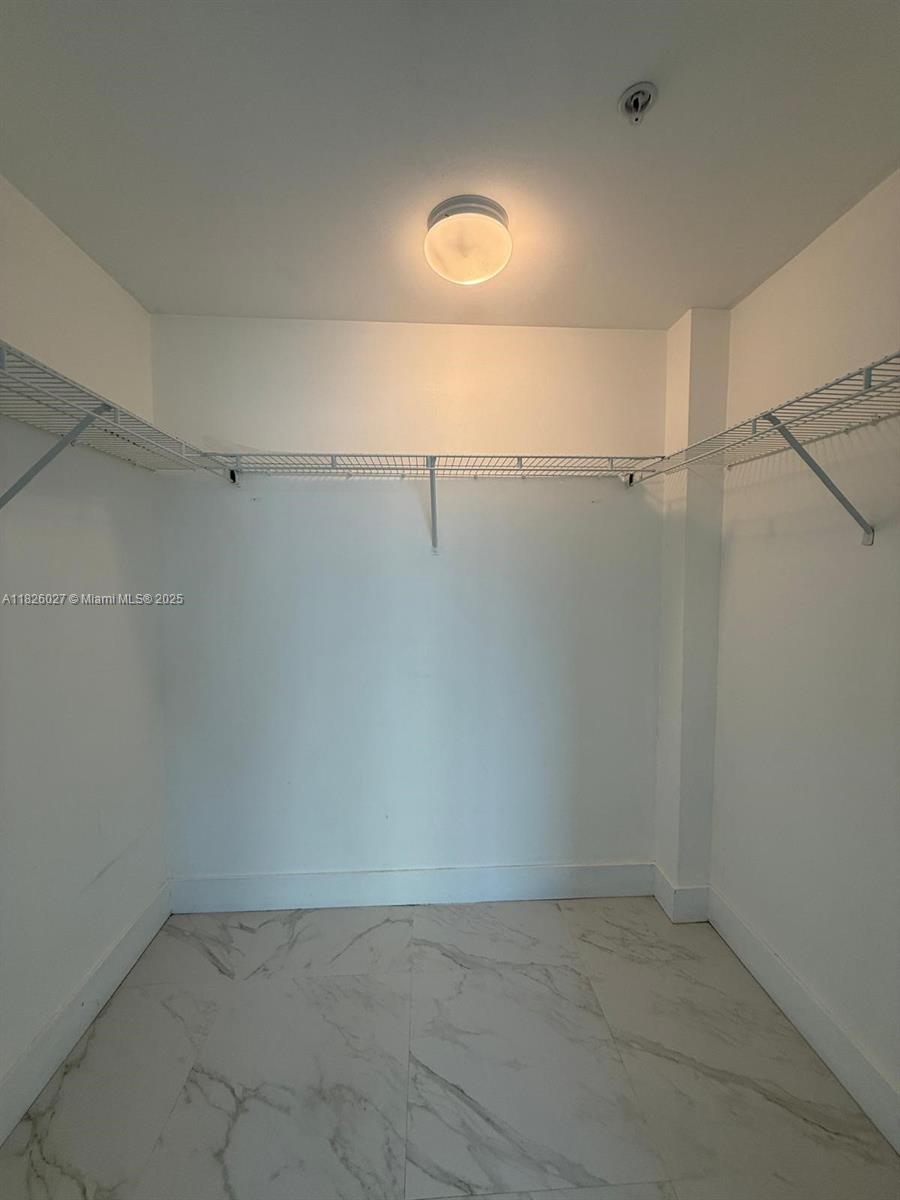 244 Biscayne Blvd #2305, Miami FL 33132