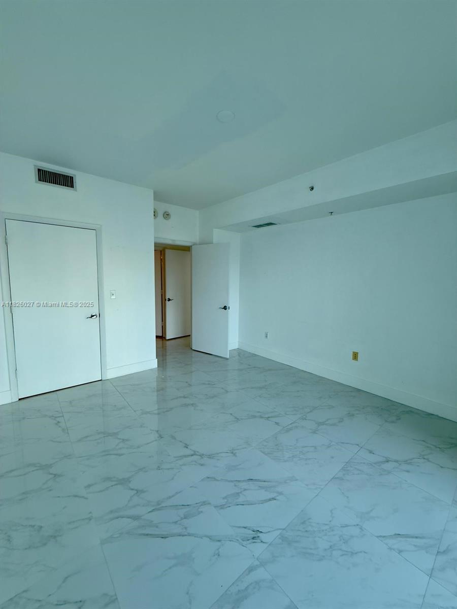 244 Biscayne Blvd #2305, Miami FL 33132