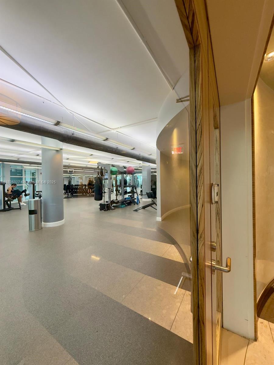 244 Biscayne Blvd #2305, Miami FL 33132