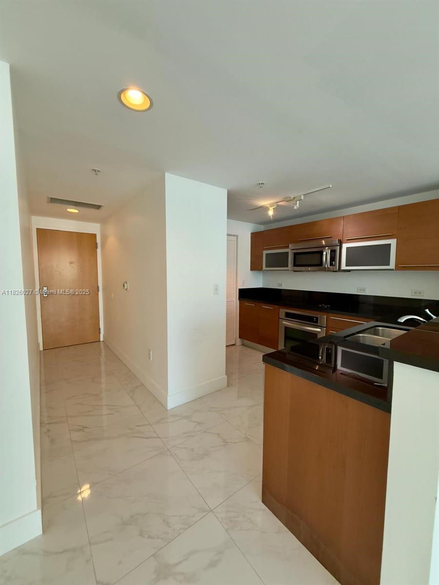 244 Biscayne Blvd #2305, Miami FL 33132