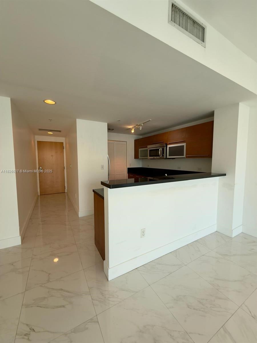 244 Biscayne Blvd #2305, Miami FL 33132
