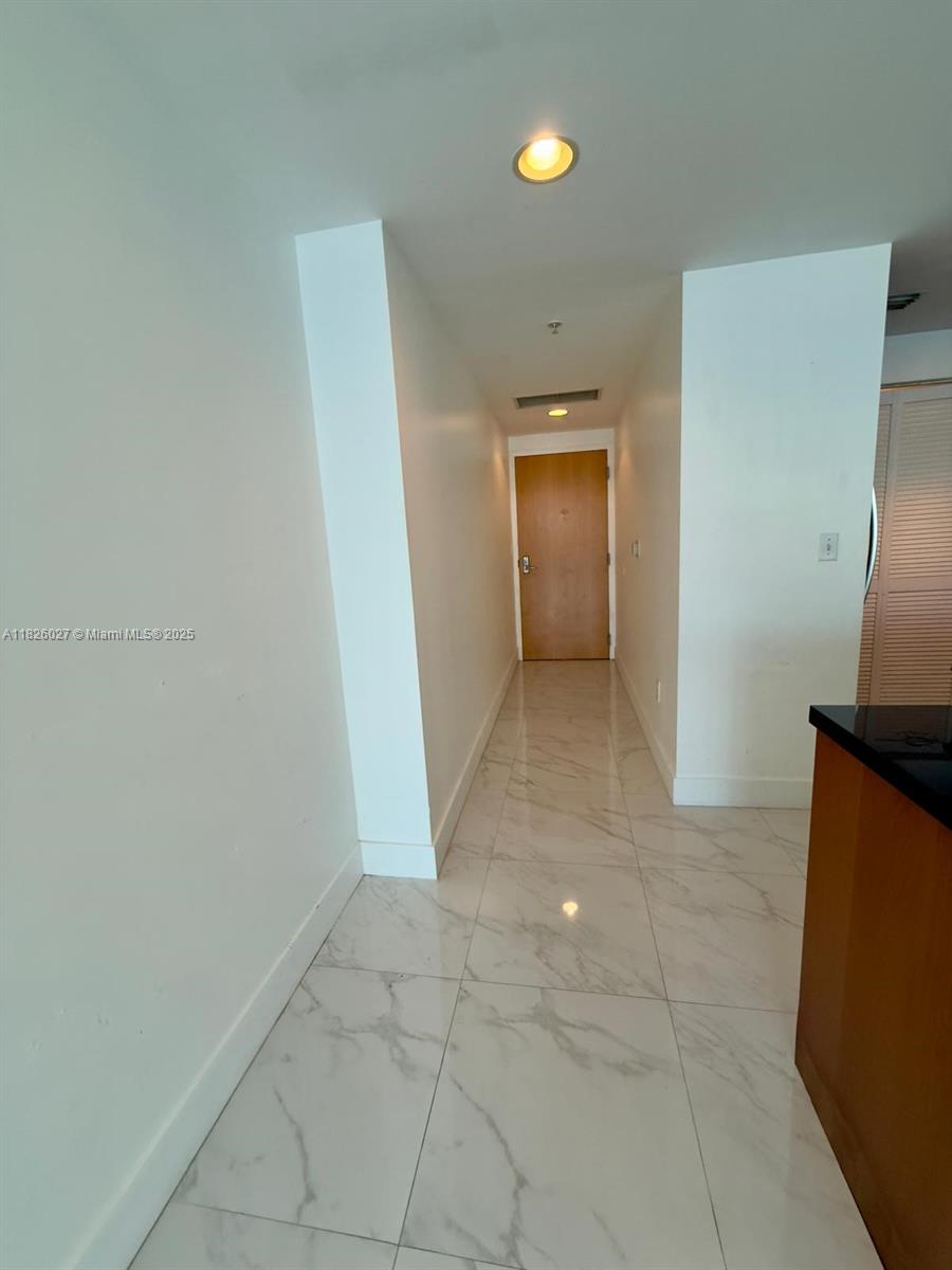 244 Biscayne Blvd #2305, Miami FL 33132