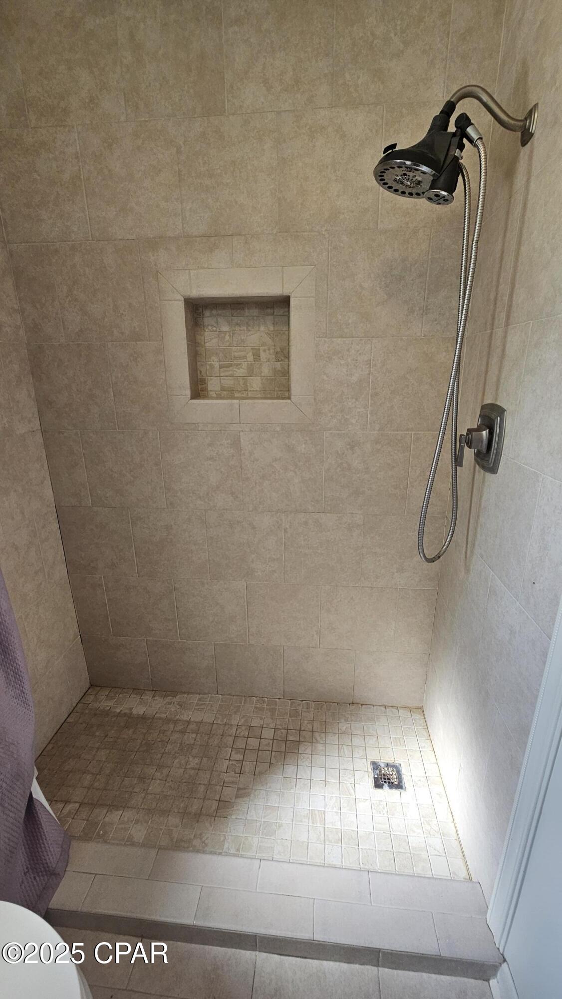 Image 19 For 2056 Sunny Hills Boulevard 01