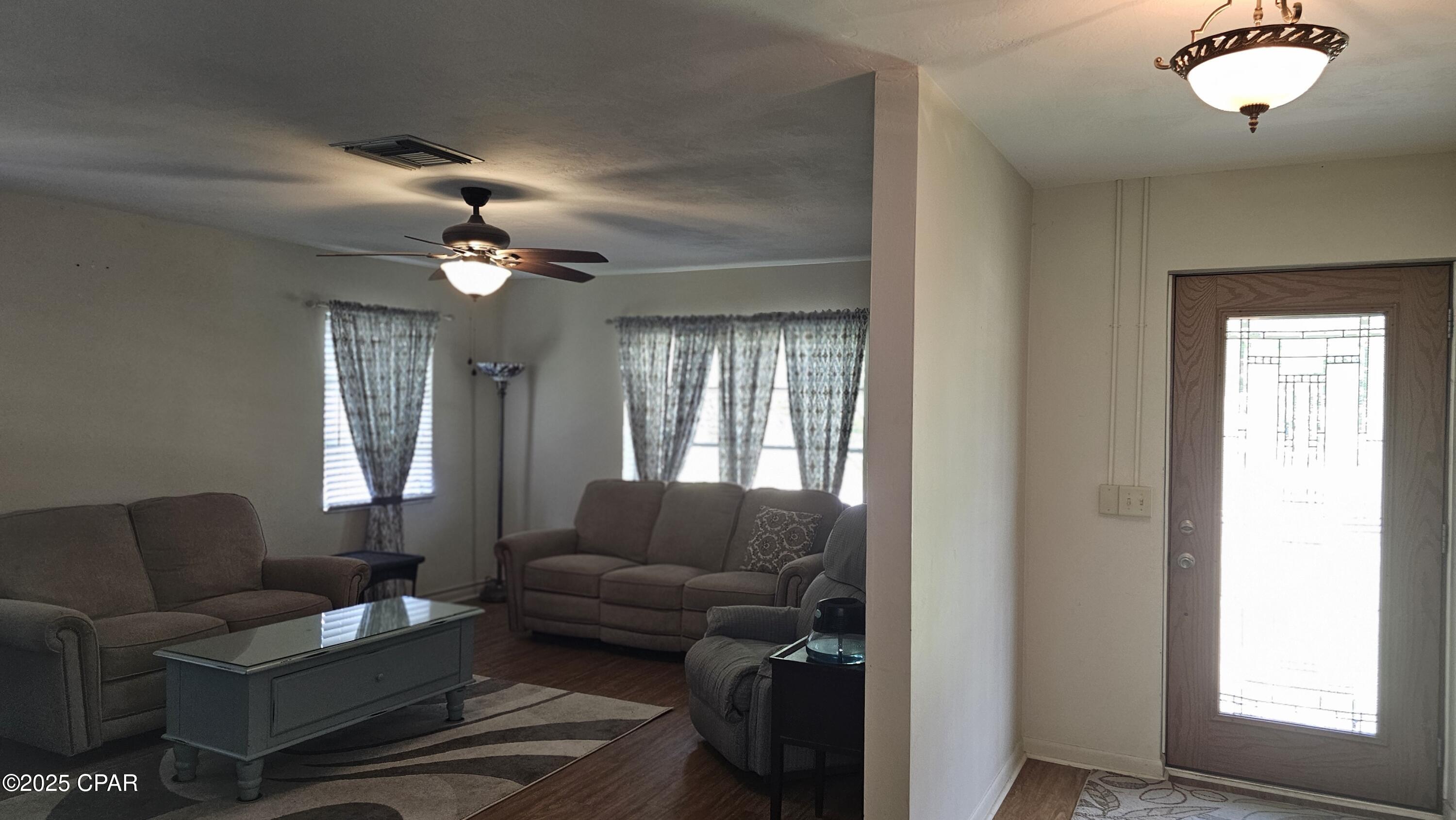 Image 7 For 2056 Sunny Hills Boulevard 01