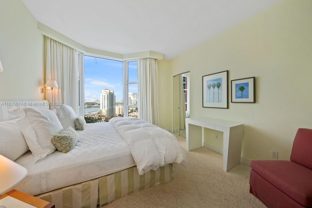 300 S Pointe Dr #2305, Miami Beach FL 33139