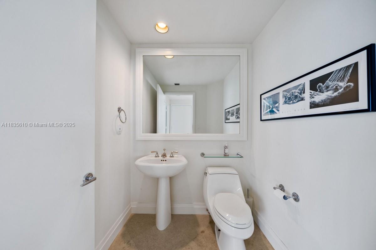 300 S Pointe Dr #2305, Miami Beach FL 33139