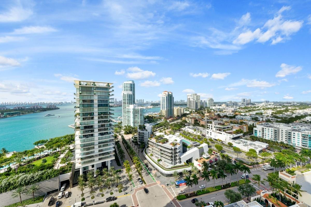 300 S Pointe Dr #2305, Miami Beach FL 33139