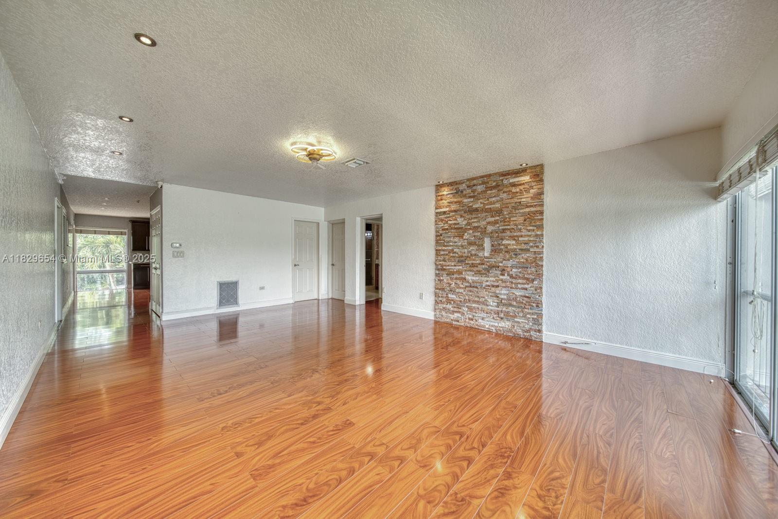 6839 Brookline Dr 6839