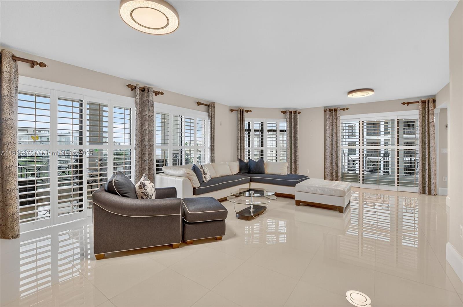 200 East Palmetto Park Co