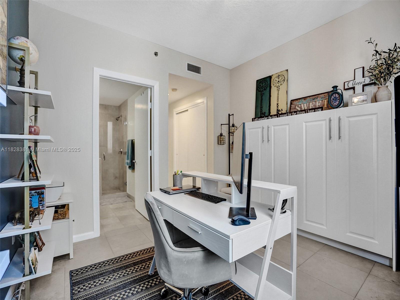 1050 Brickell Ave #2820, Miami FL 33131