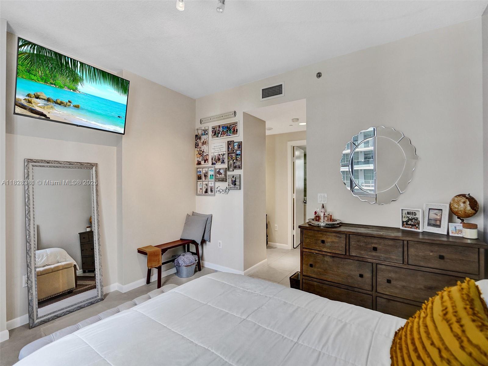 1050 Brickell Ave #2820, Miami FL 33131