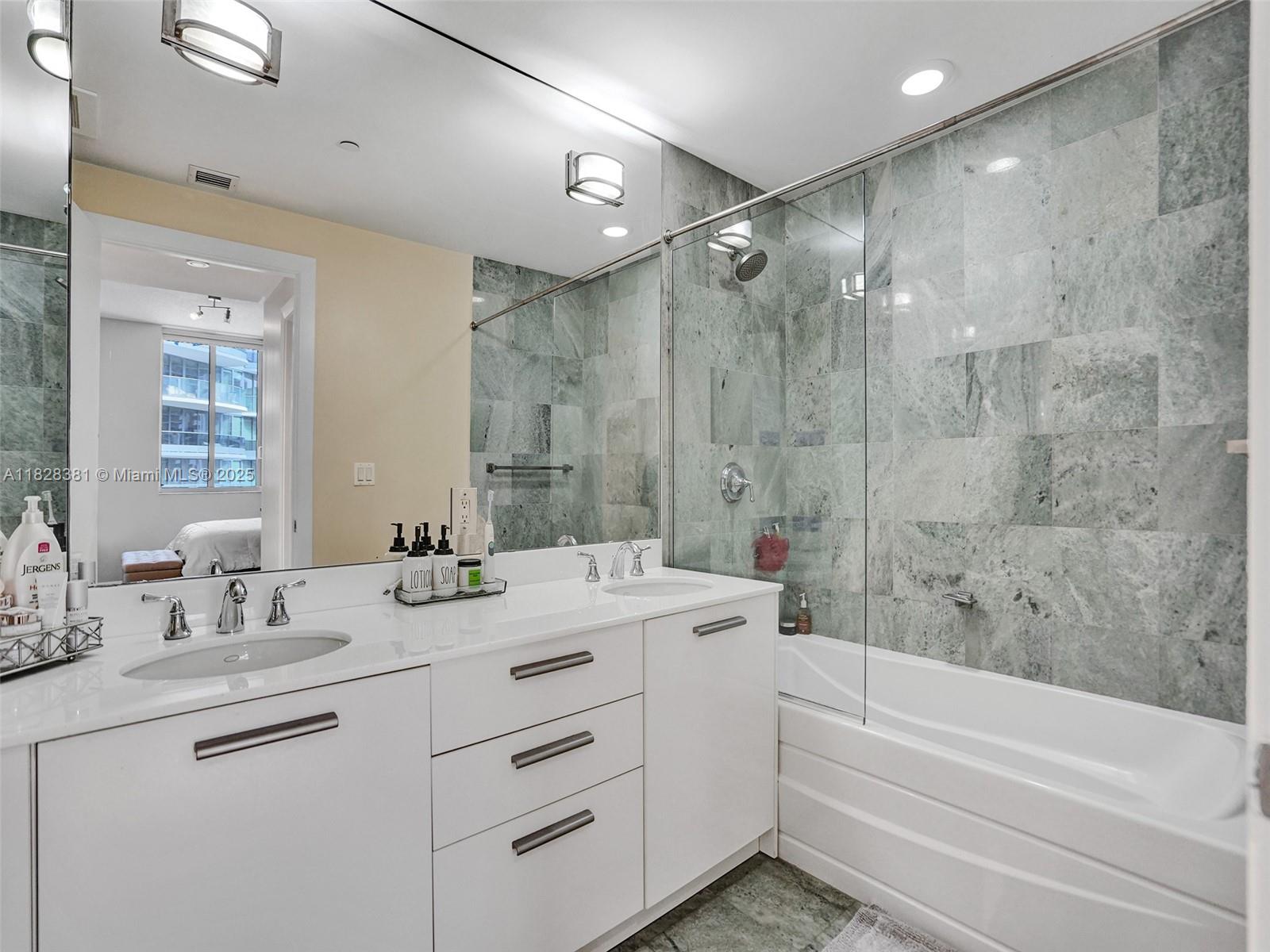 1050 Brickell Ave #2820, Miami FL 33131