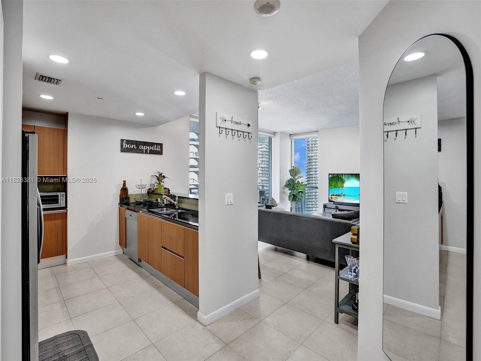 1050 Brickell Ave #2820, Miami FL 33131