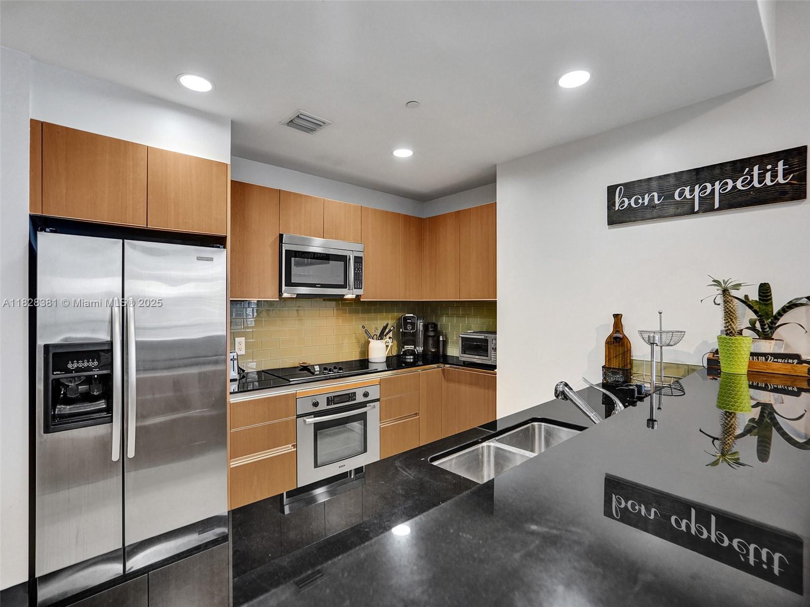 1050 Brickell Ave #2820, Miami FL 33131