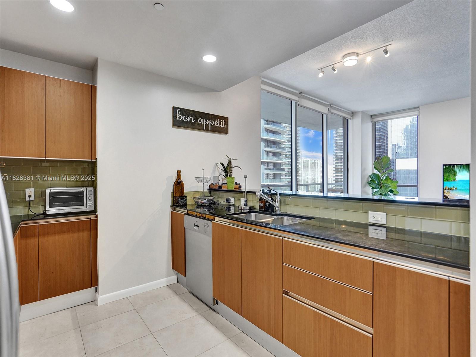 1050 Brickell Ave #2820, Miami FL 33131