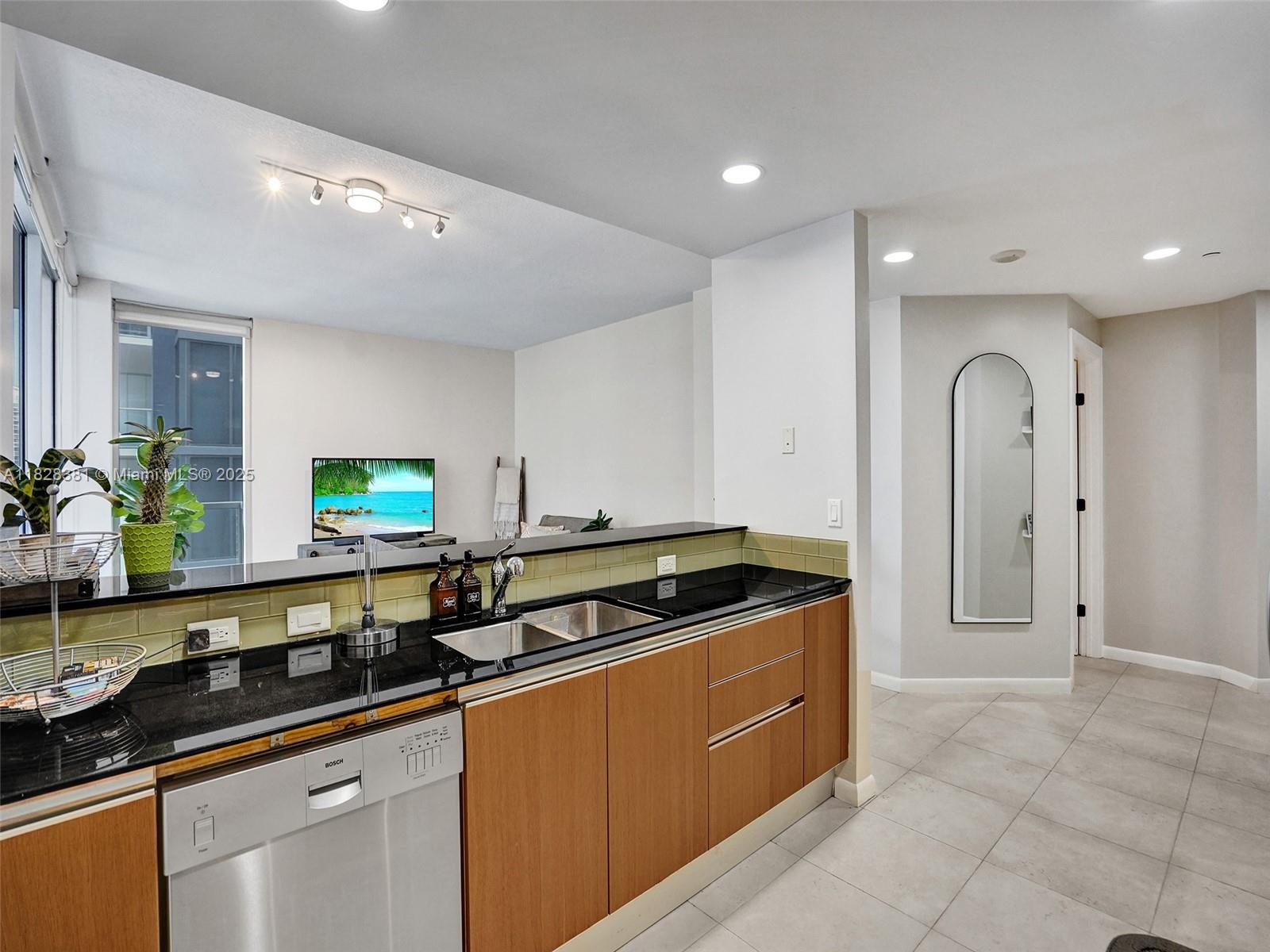 1050 Brickell Ave #2820, Miami FL 33131