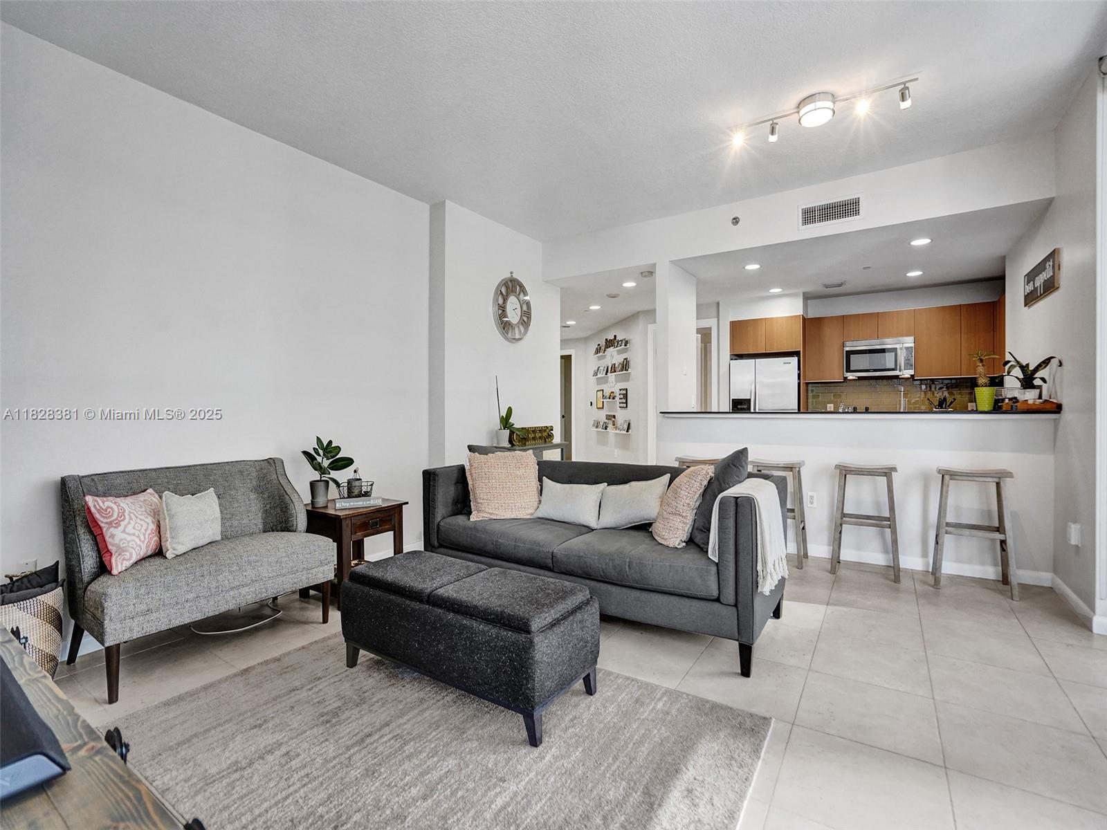 1050 Brickell Ave #2820, Miami FL 33131