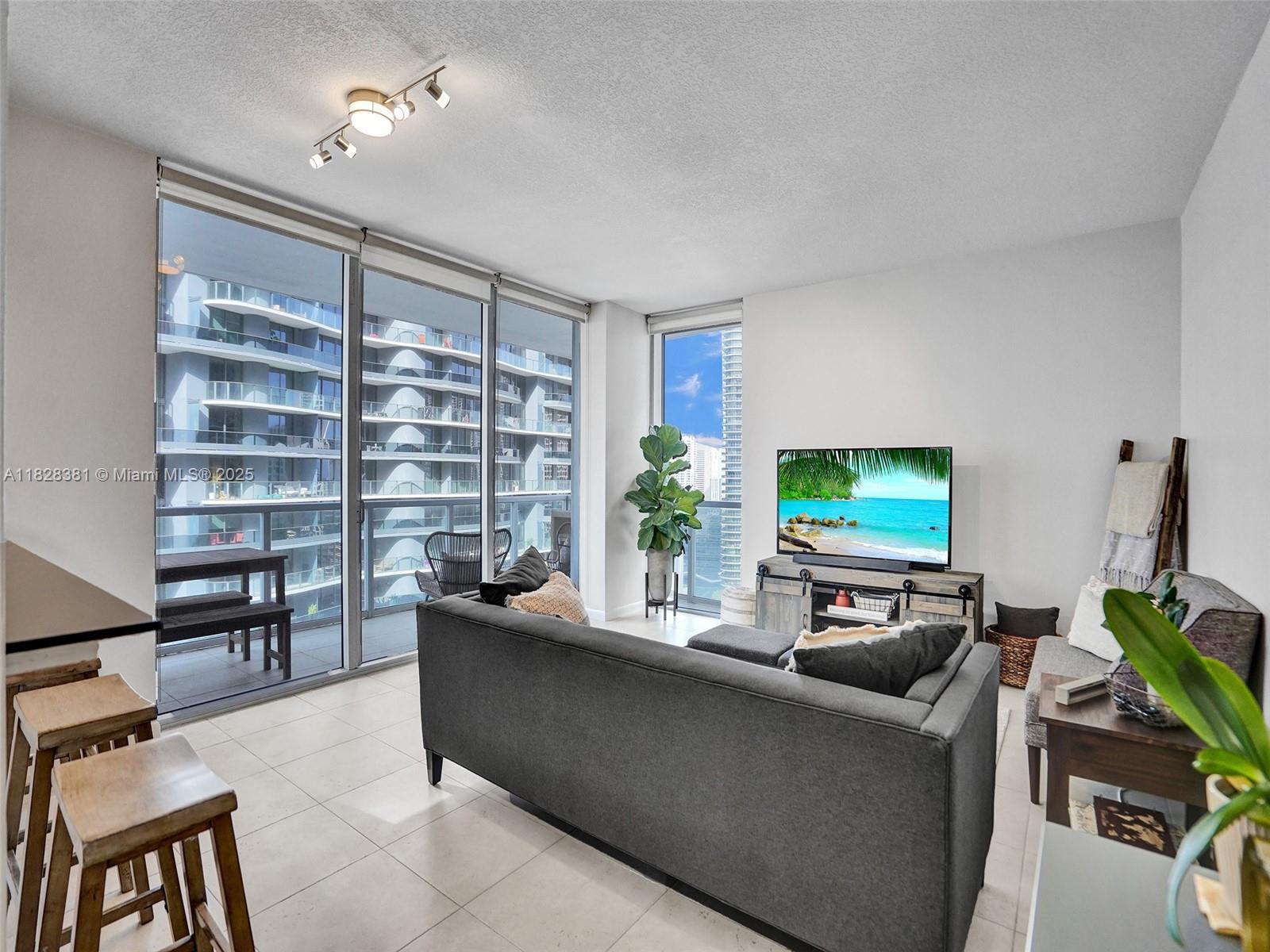 1050 Brickell Ave #2820, Miami FL 33131