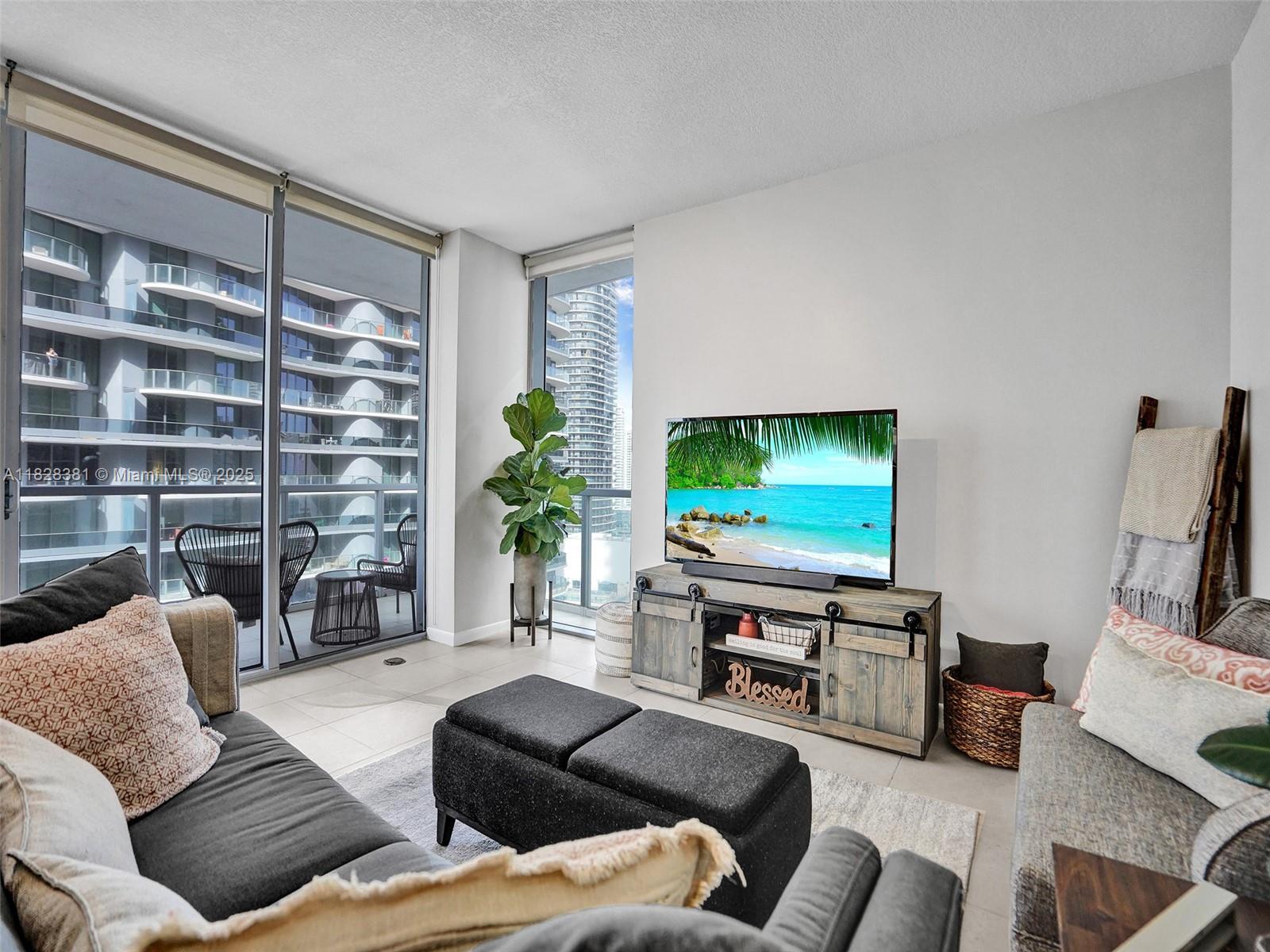 1050 Brickell Ave #2820, Miami FL 33131