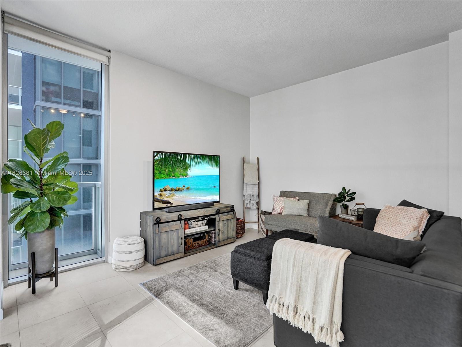 1050 Brickell Ave #2820, Miami FL 33131