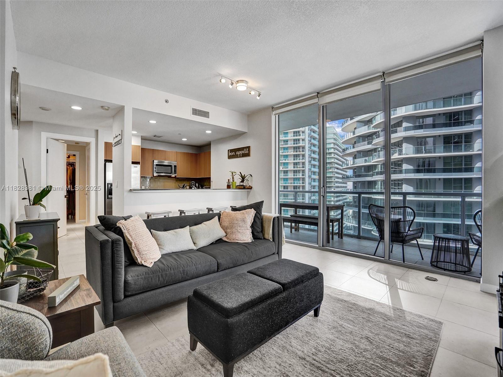1050 Brickell Ave #2820, Miami FL 33131