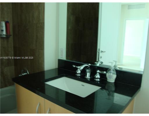 300 S Biscayne Blvd #T-3511, Miami FL 33131