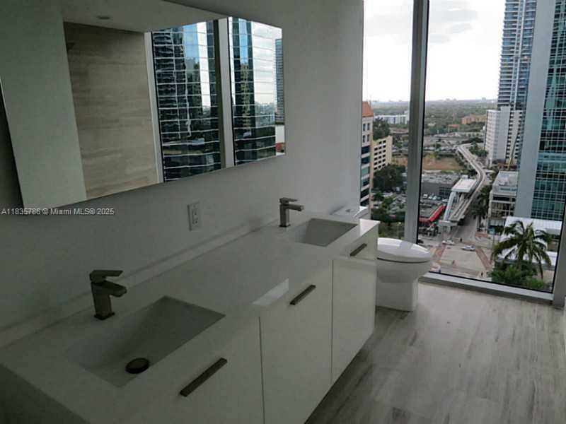 1300 BRICKELL BAY DR #1902, Miami FL 33131