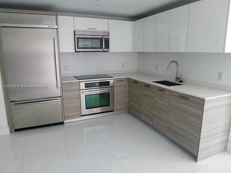 1300 BRICKELL BAY DR #1902, Miami FL 33131