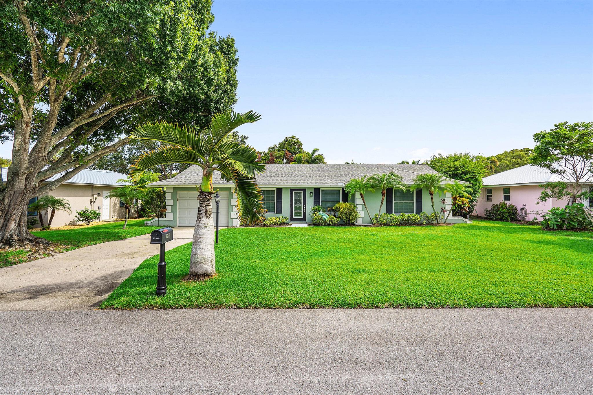 Image to showcase the property located at 9772 SE Little Club Way S