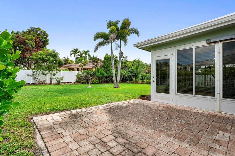 Image to showcase the property located at 9772 SE Little Club Way S