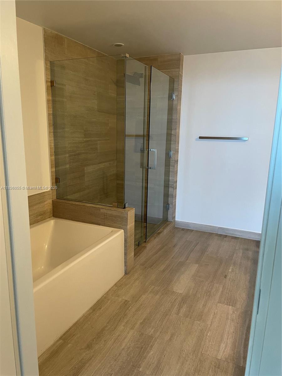 1300 Brickell Bay Dr #3204, Miami FL 33131