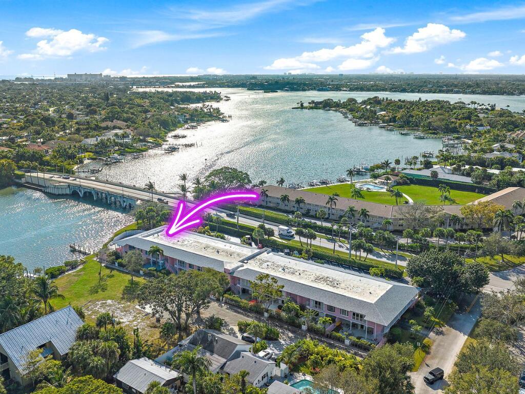 Image to showcase the property located at 475 Tequesta Drive 16