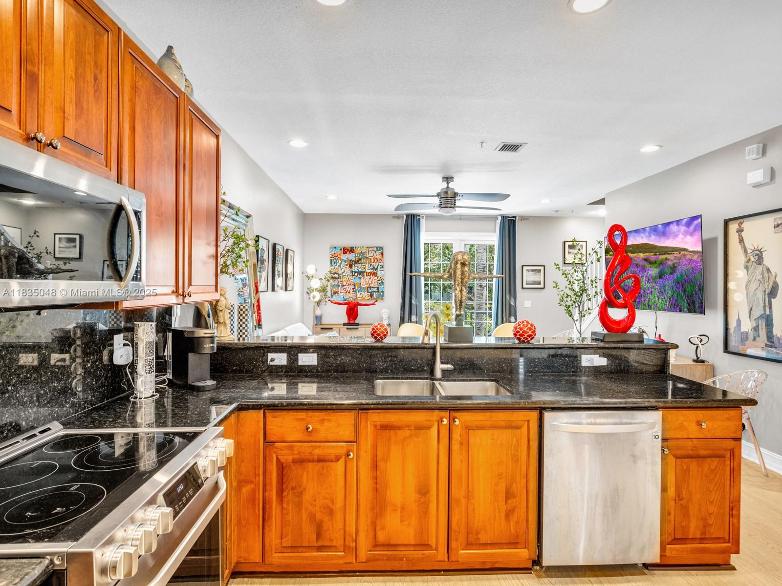 2249 NE 9th Ave, Wilton Manors, Florida image 19