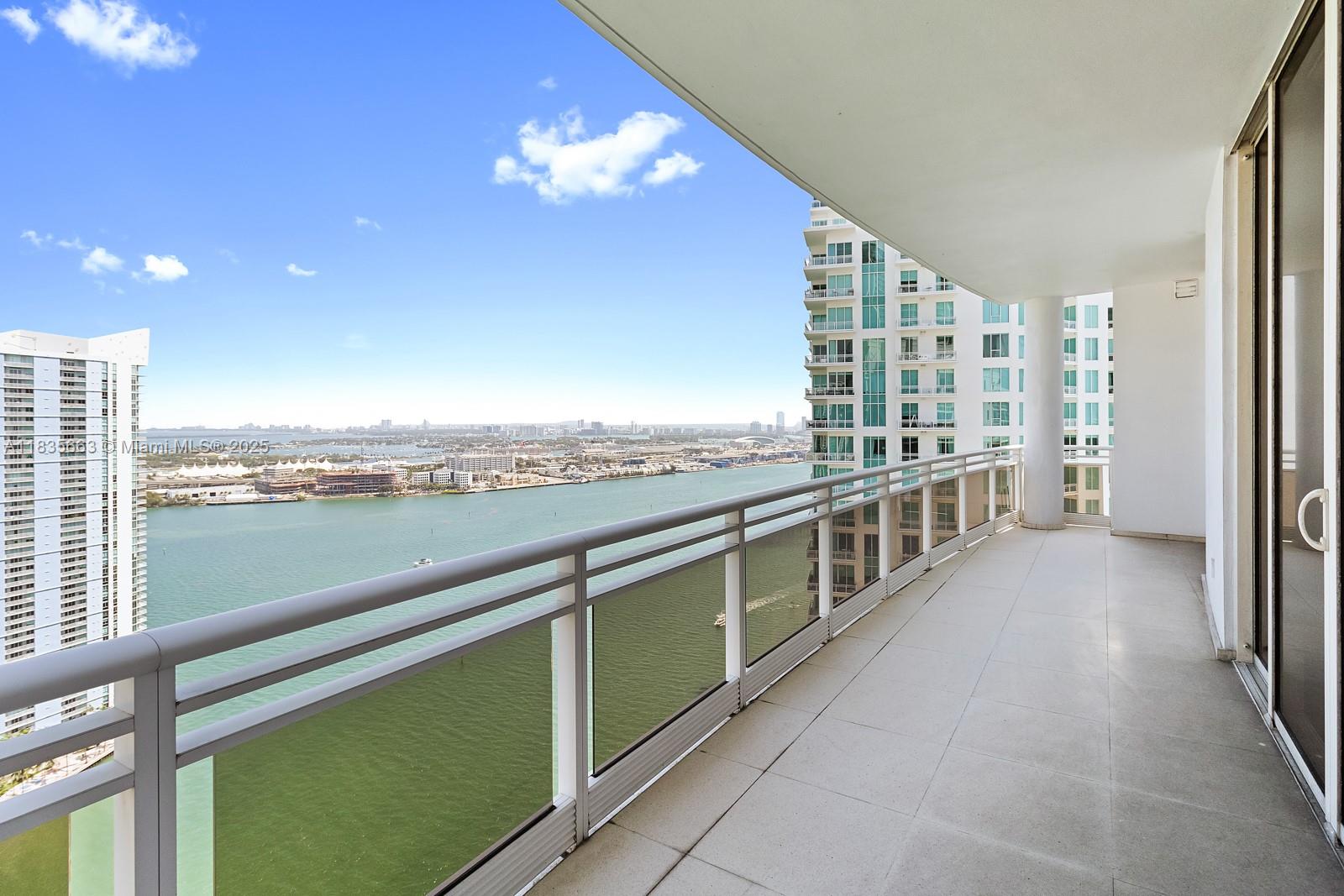 Apartamento à Venda em Miami, FL